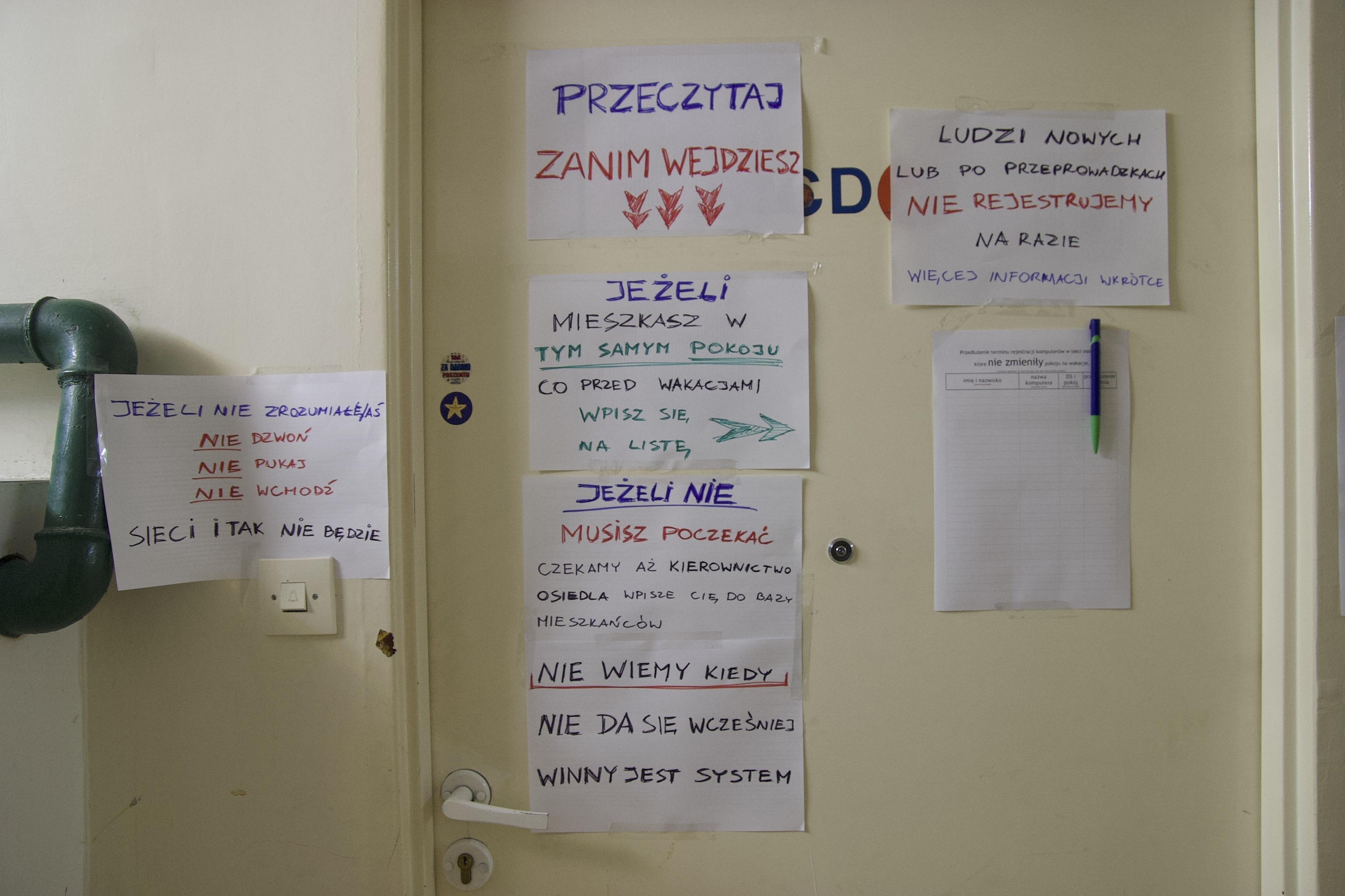 Drzwi pokoju jednego z adminów sieci